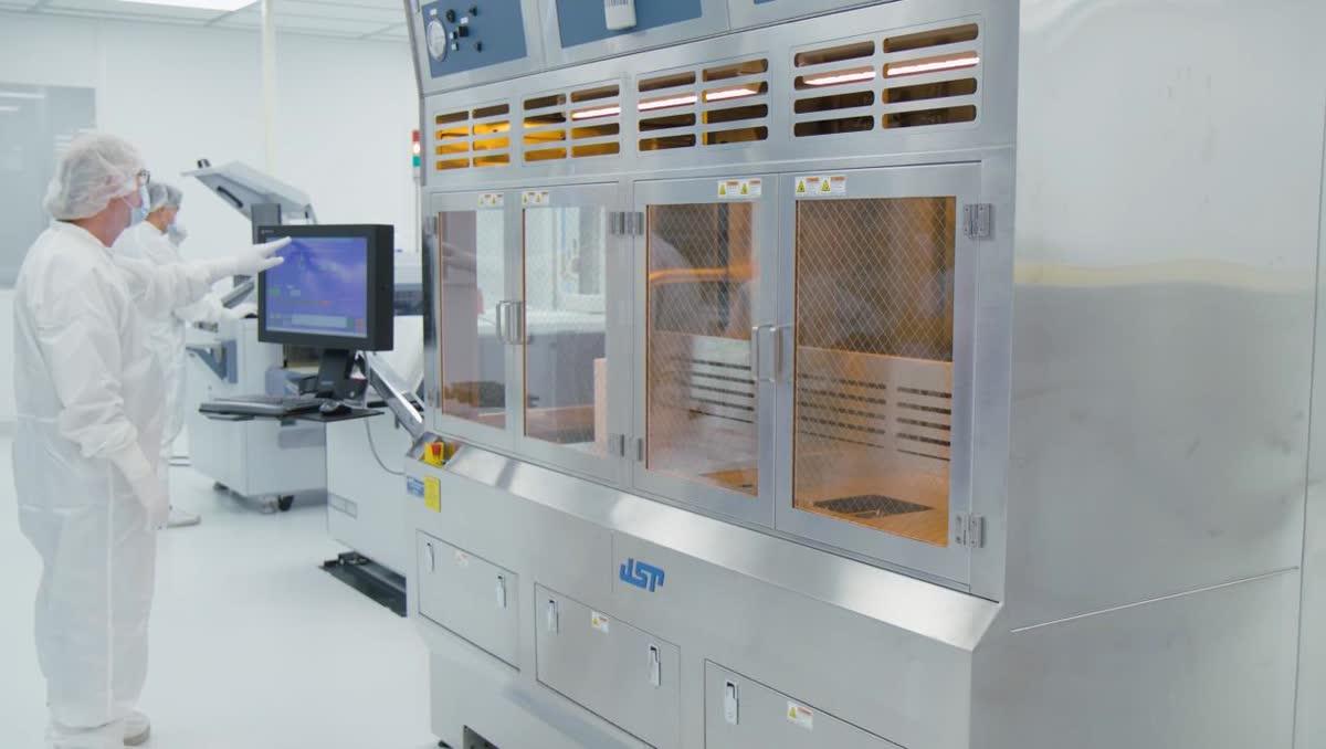 Lutron HomeWorks QSX and Ketra intelligent lighting in a laboratory setting