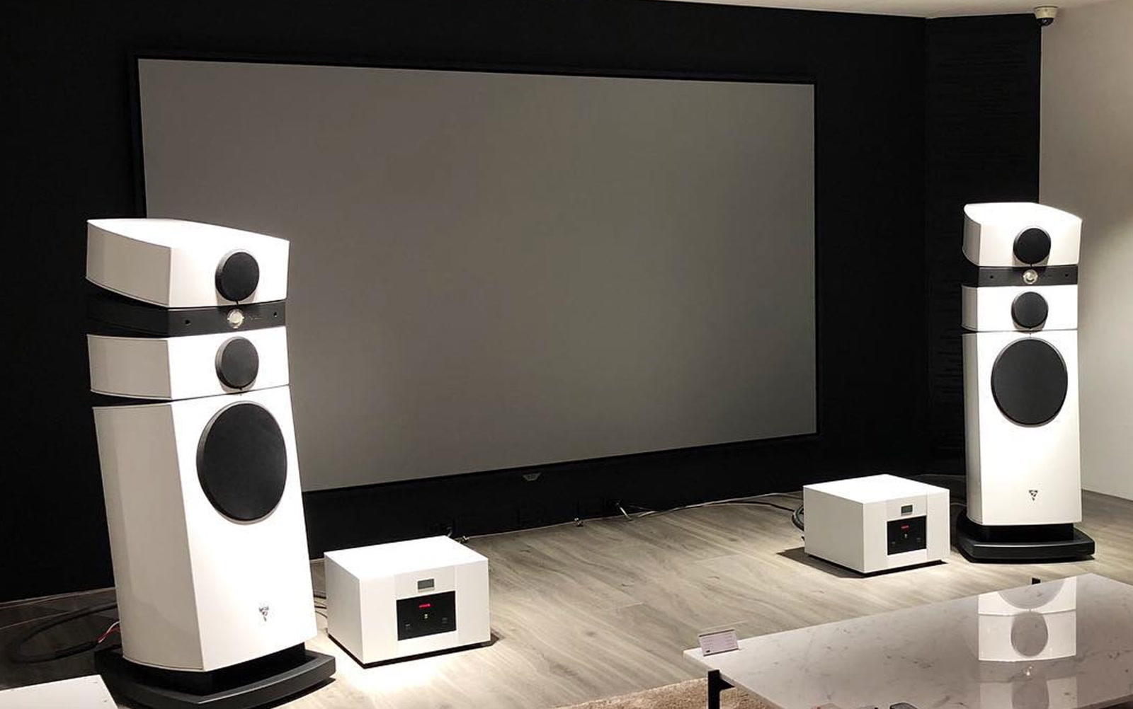 Screen Innovations Black Diamond ALR screen rendering a bright projected image with room lights on