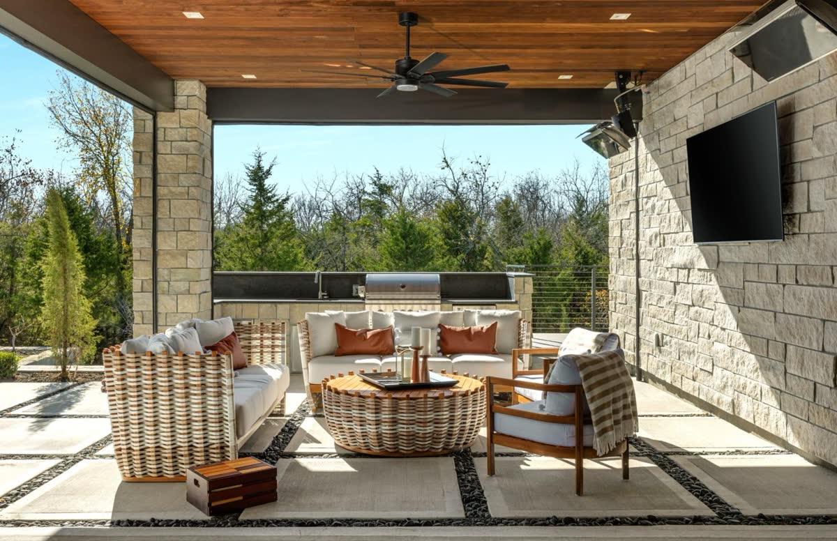 Simplicity KC outdoor living space with integrated landscape audio and automation